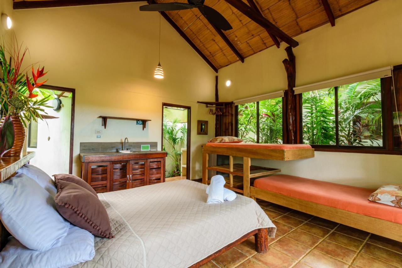Funky Monkey Lodge Playa Santa Teresa  エクステリア 写真